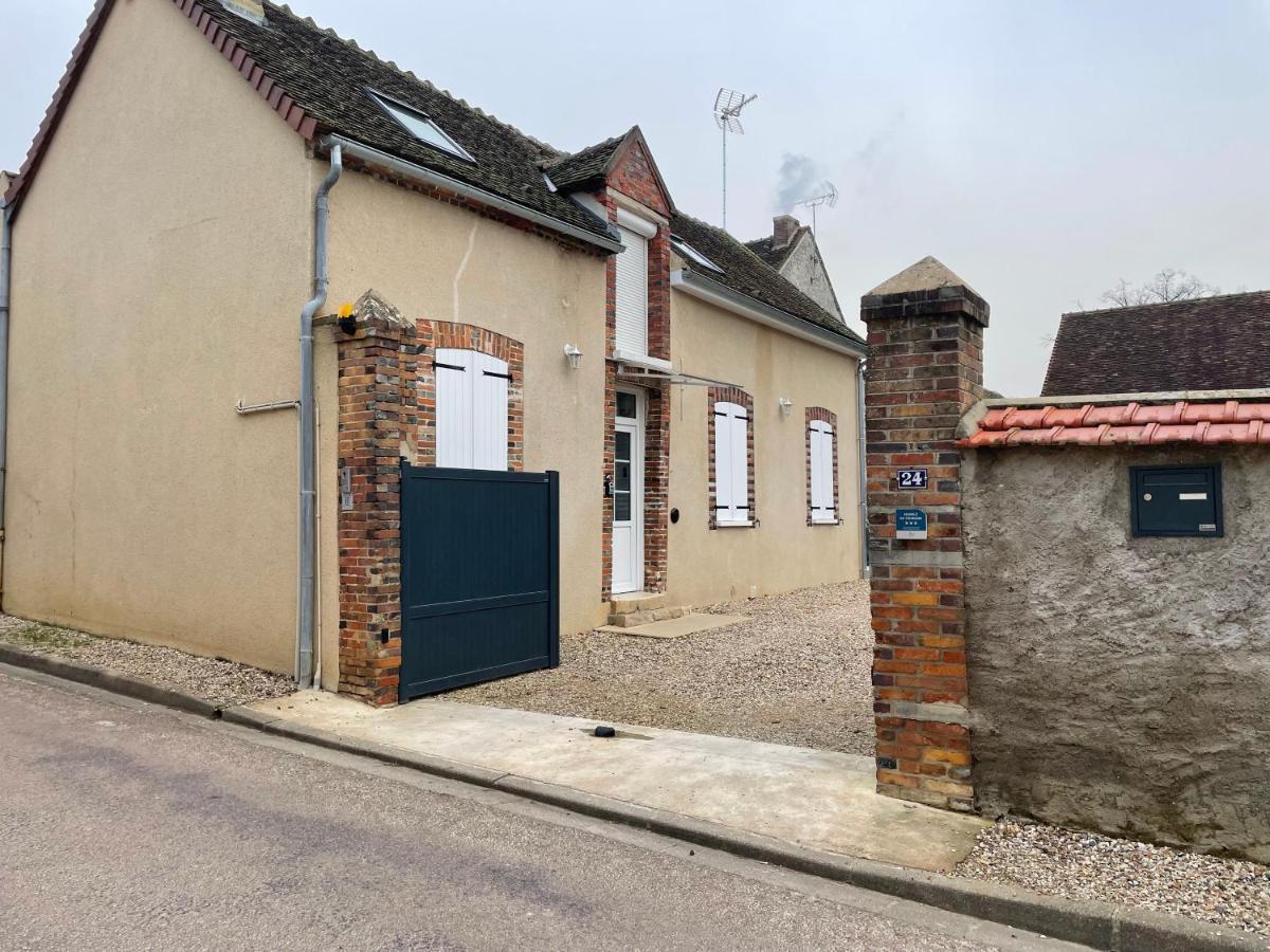 Au 24 Villa Villiers-Louis Eksteriør bilde