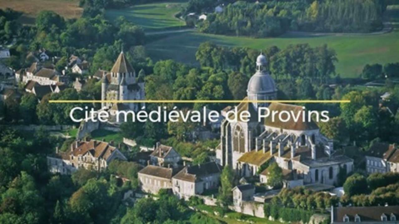 Au 24 Villa Villiers-Louis Eksteriør bilde